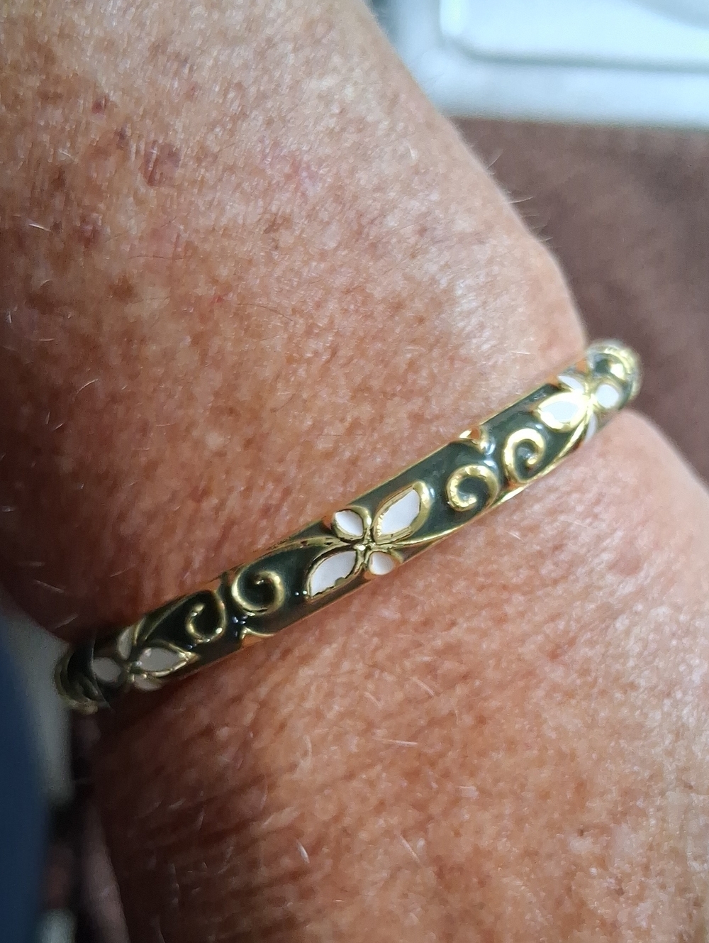 Gold Floral Enamel Bangle Bracelet - Women's Jewelry18 Kt. Gold Filled.NWT